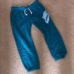 Nike lightweight cropped sweatpants
